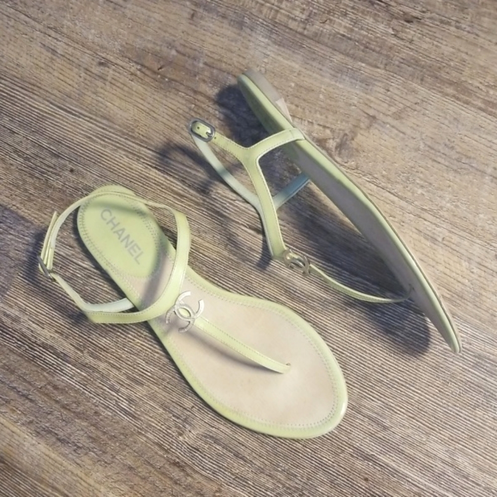 Chanel CC Interlocking Monogr 9/9.5 Women Flat T Leather Sandal Green Backstrap